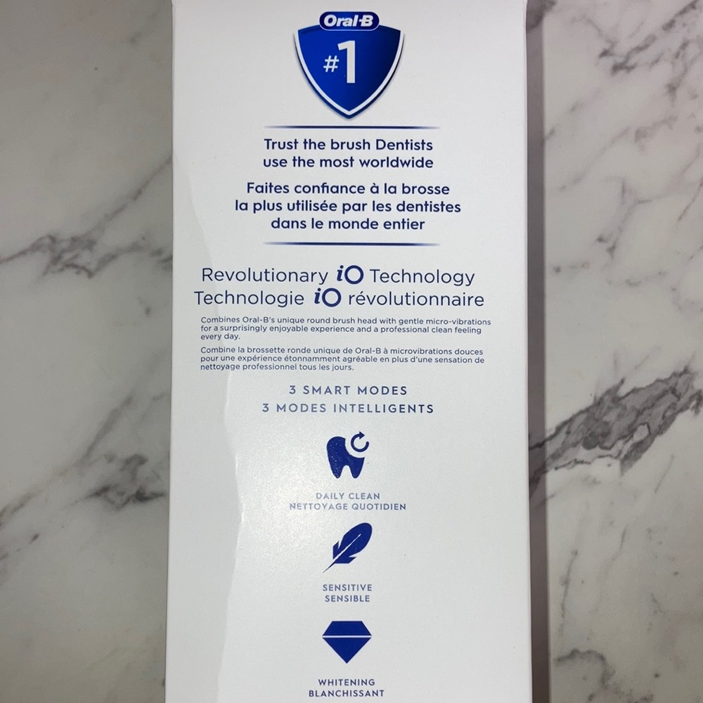 Oral-B iO Series 3 Rechargeable Toothbrush - Picture 3 of 4